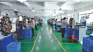 スプリングをねじる時に注意すべきことは何ですか？